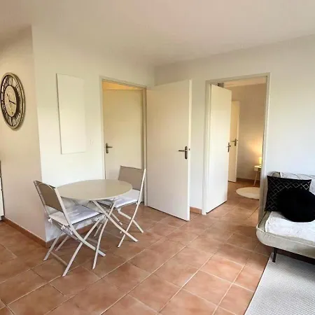 Les Nuits D'embalens Holiday home *