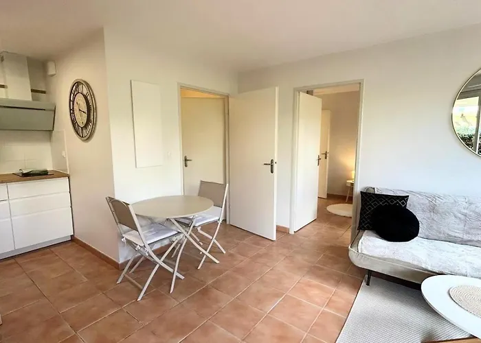 Les Nuits D'embalens Holiday home *